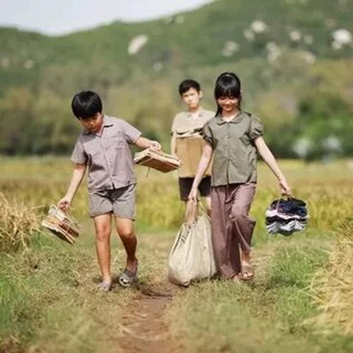 Quần dáng cong đang gây sốt với thiết kế độc đáo và tính ứng dụng cao, giúp tạo hiệu